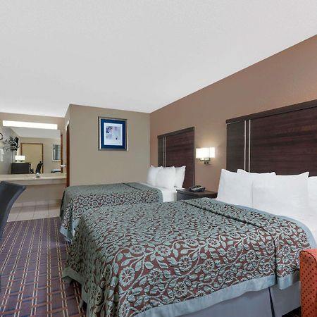 Days Inn By Wyndham Maumee/Toledo Bagian luar foto