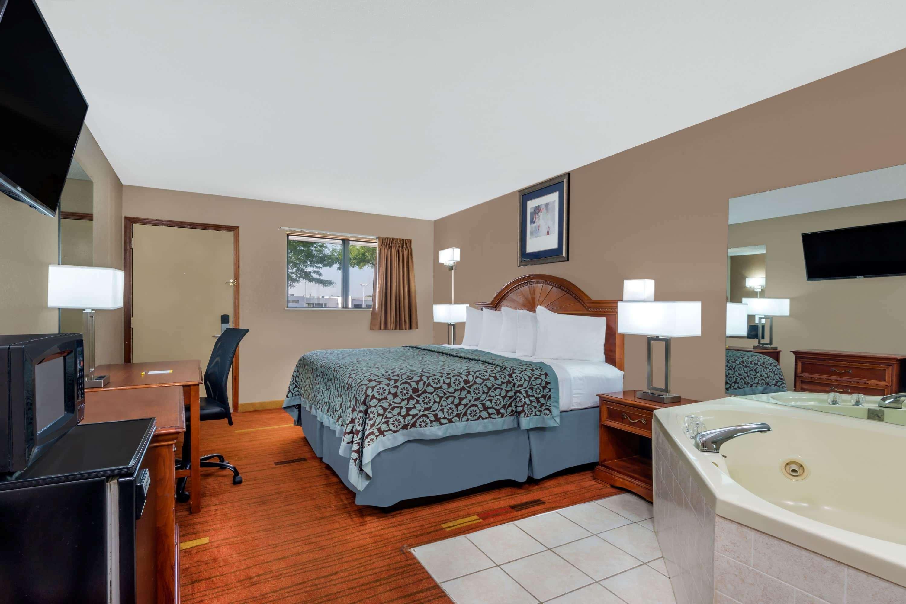 Days Inn By Wyndham Maumee/Toledo Bagian luar foto