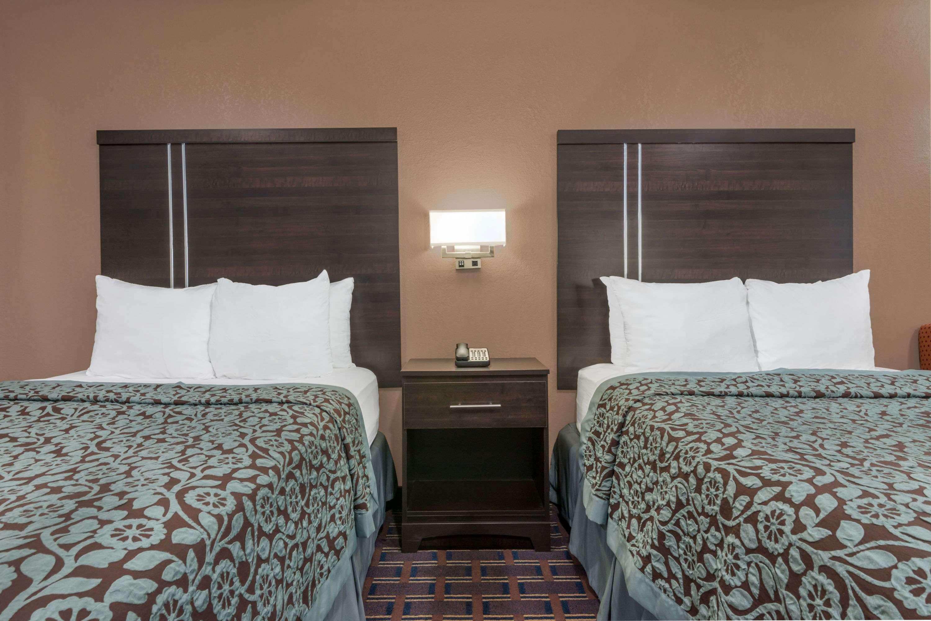 Days Inn By Wyndham Maumee/Toledo Bagian luar foto