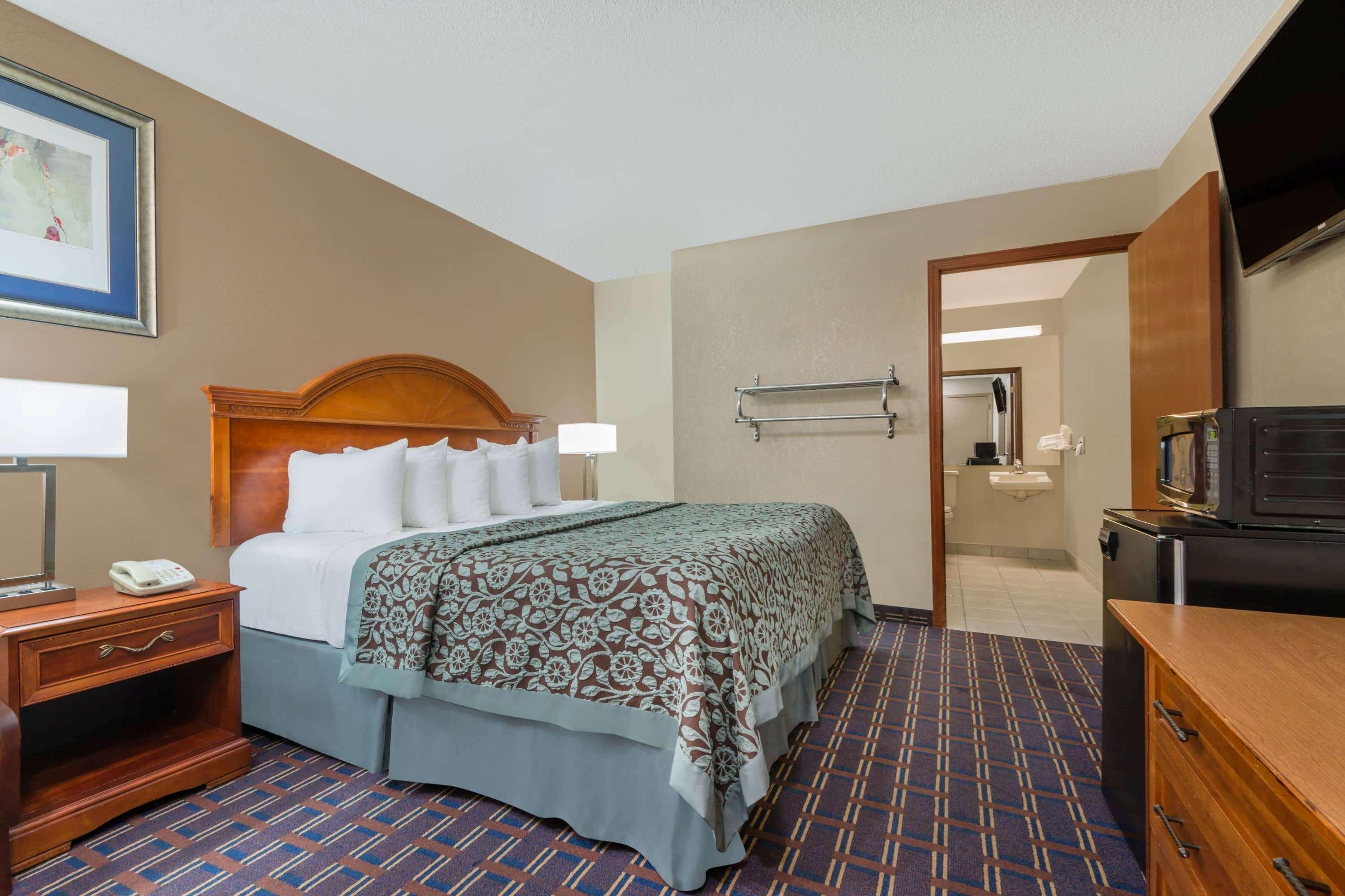 Days Inn By Wyndham Maumee/Toledo Bagian luar foto