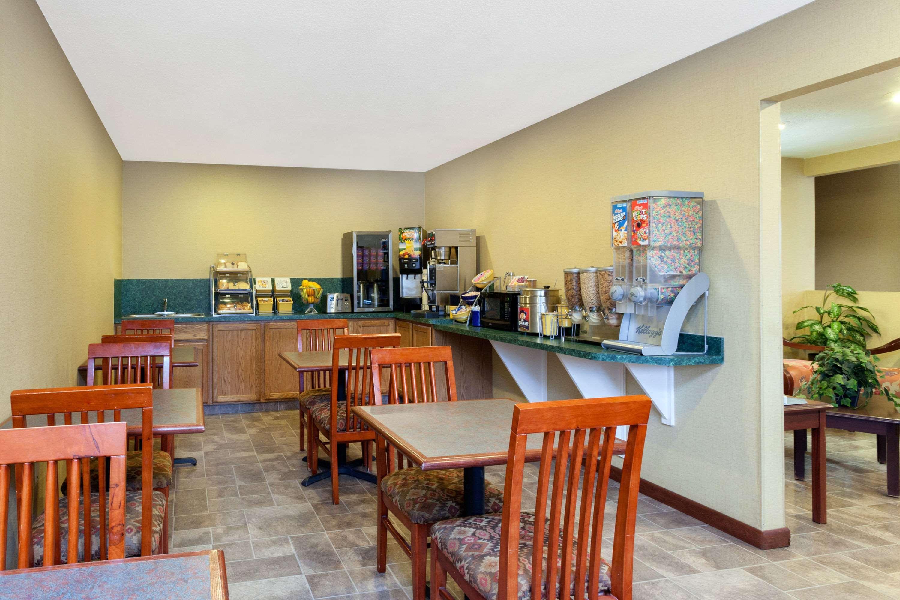 Days Inn By Wyndham Maumee/Toledo Bagian luar foto