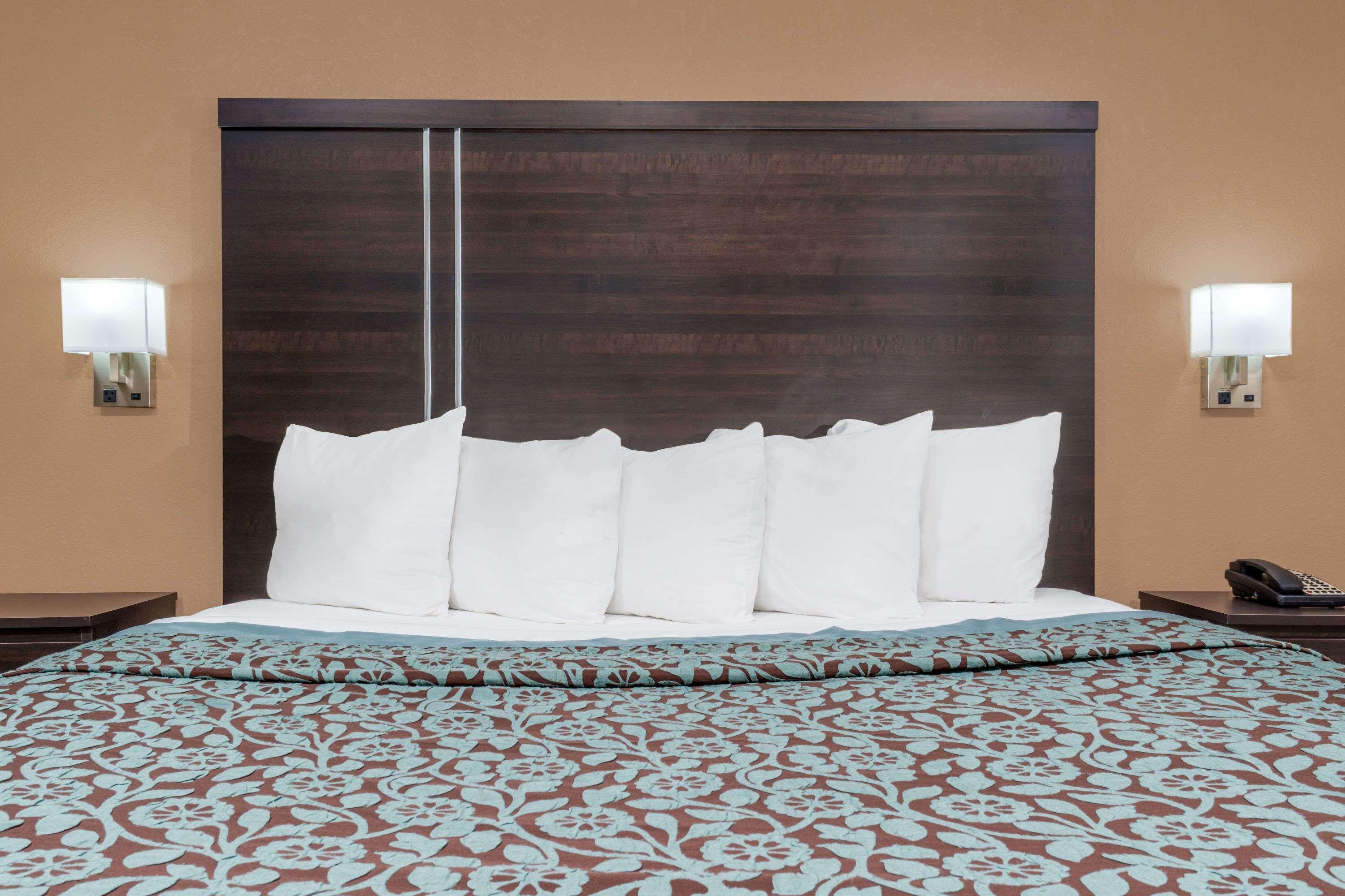 Days Inn By Wyndham Maumee/Toledo Bagian luar foto