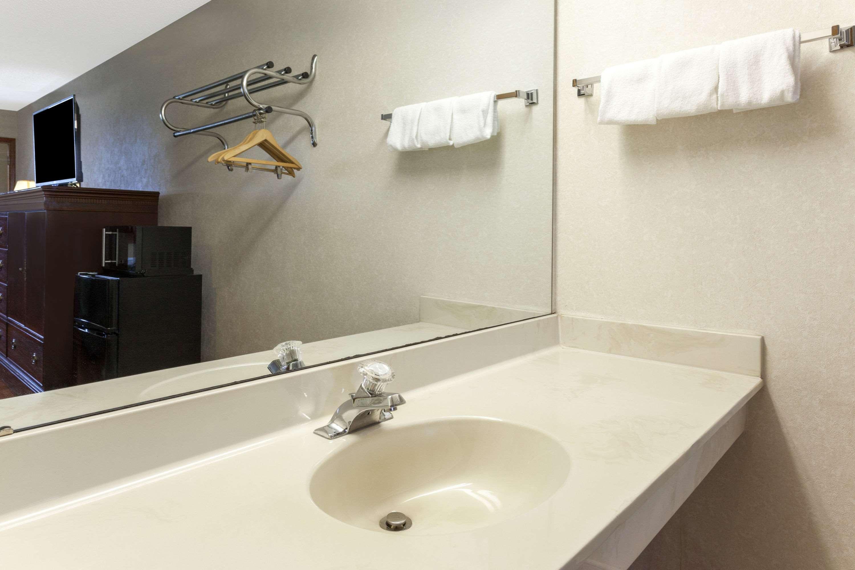 Days Inn By Wyndham Maumee/Toledo Bagian luar foto