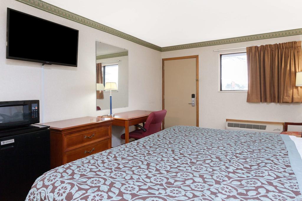Days Inn By Wyndham Maumee/Toledo Bagian luar foto
