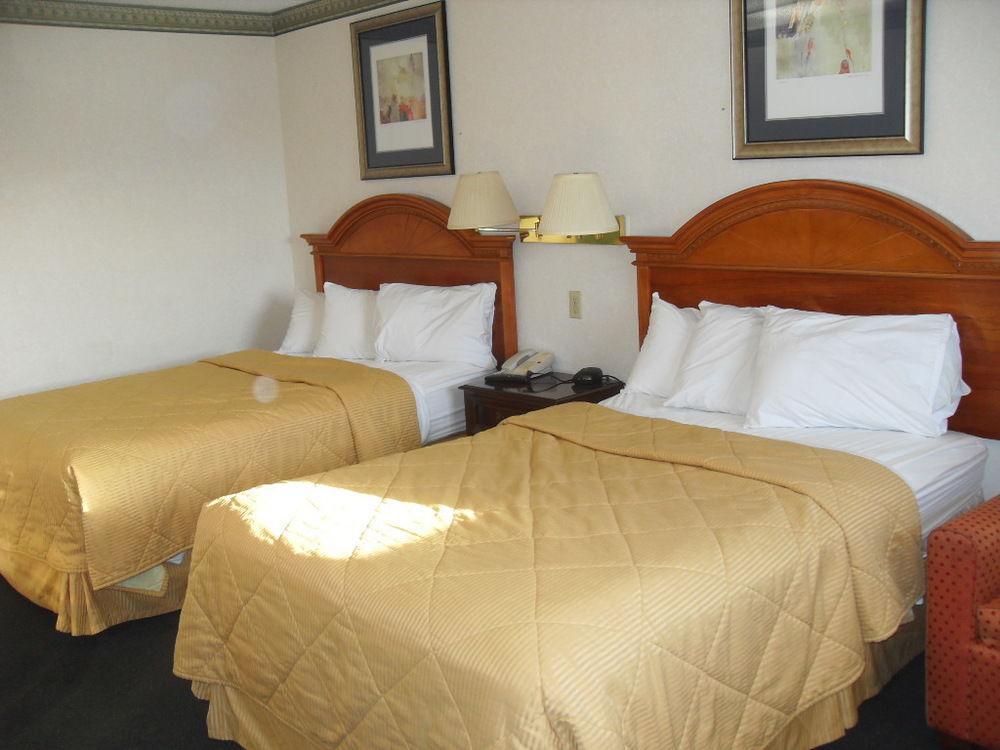Days Inn By Wyndham Maumee/Toledo Bagian luar foto