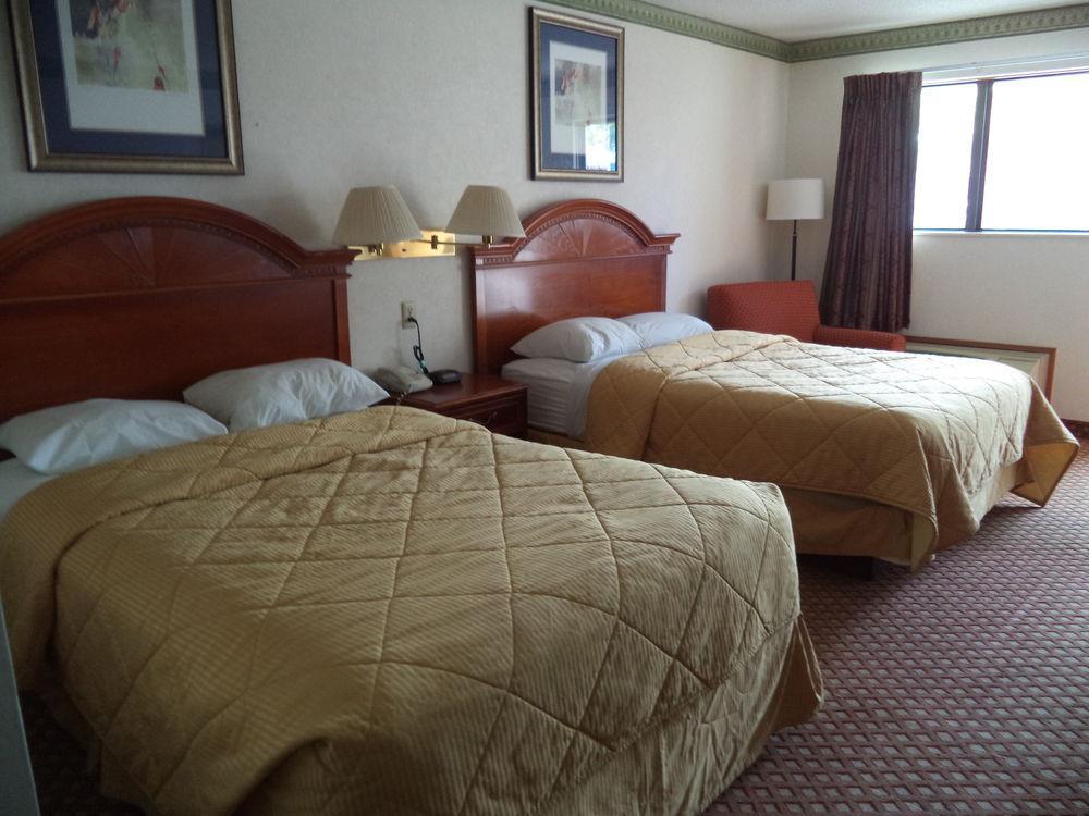 Days Inn By Wyndham Maumee/Toledo Bagian luar foto