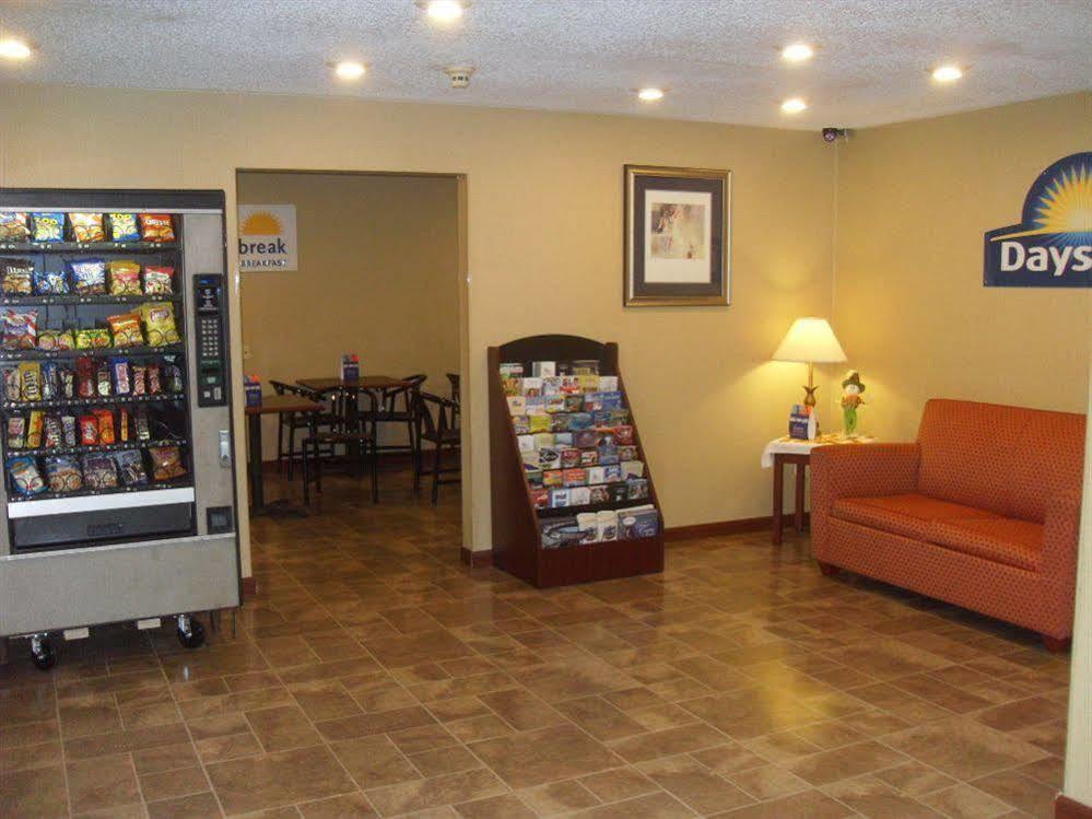 Days Inn By Wyndham Maumee/Toledo Bagian luar foto