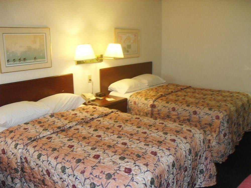 Days Inn By Wyndham Maumee/Toledo Bagian luar foto