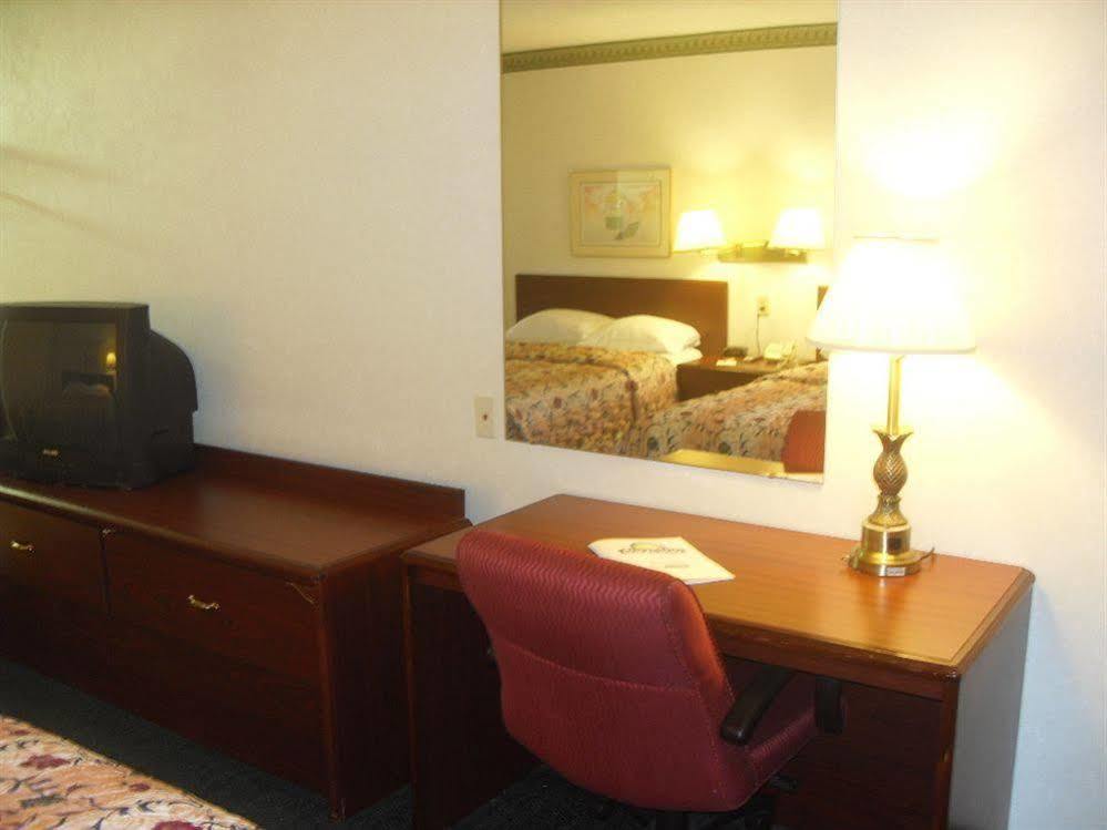 Days Inn By Wyndham Maumee/Toledo Bagian luar foto