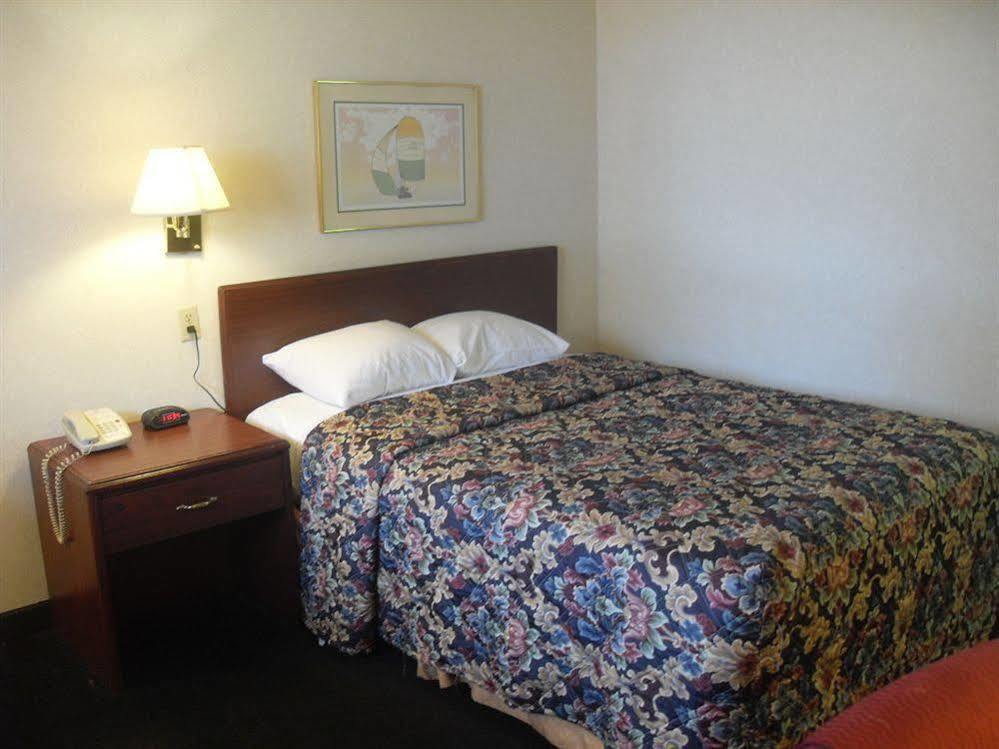 Days Inn By Wyndham Maumee/Toledo Bagian luar foto