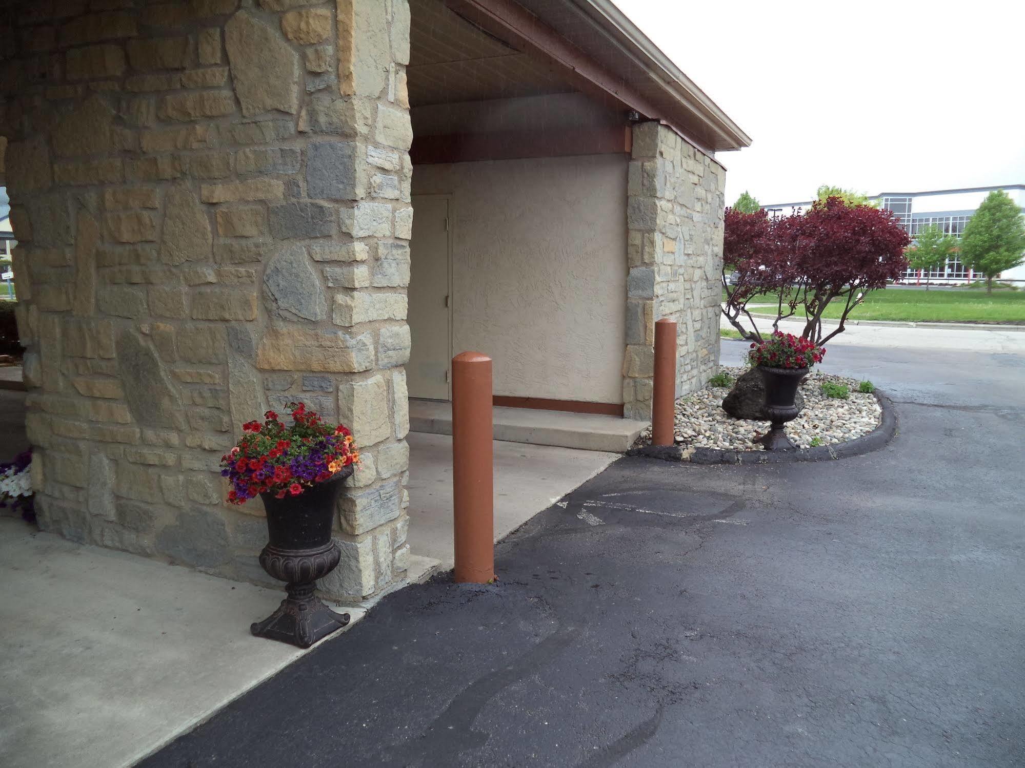 Days Inn By Wyndham Maumee/Toledo Bagian luar foto