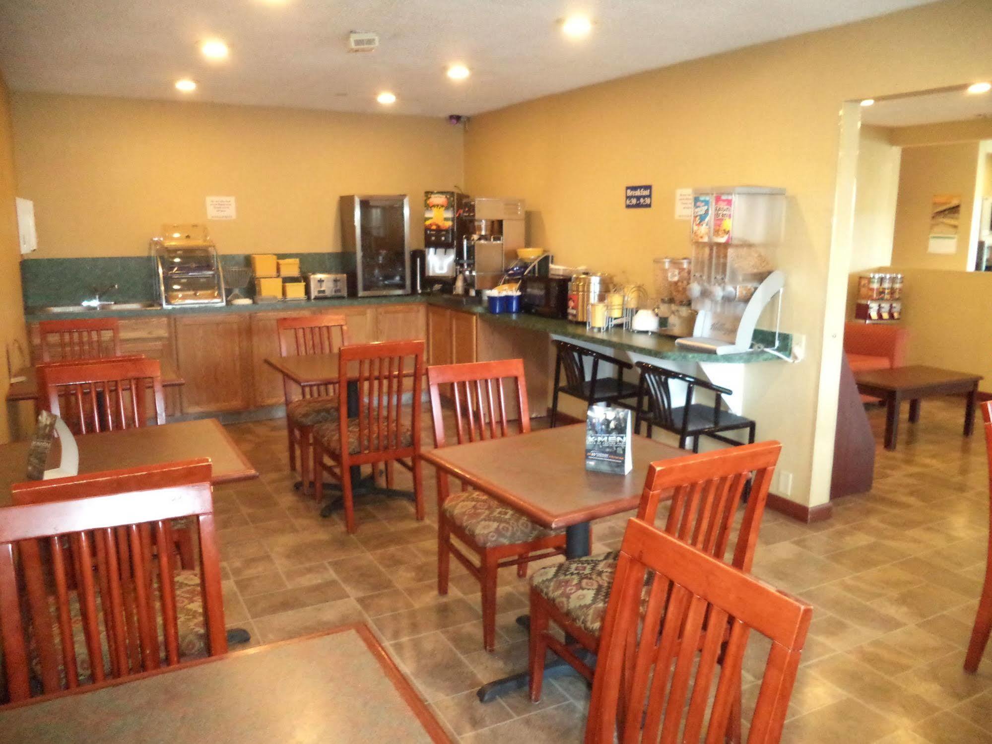 Days Inn By Wyndham Maumee/Toledo Bagian luar foto
