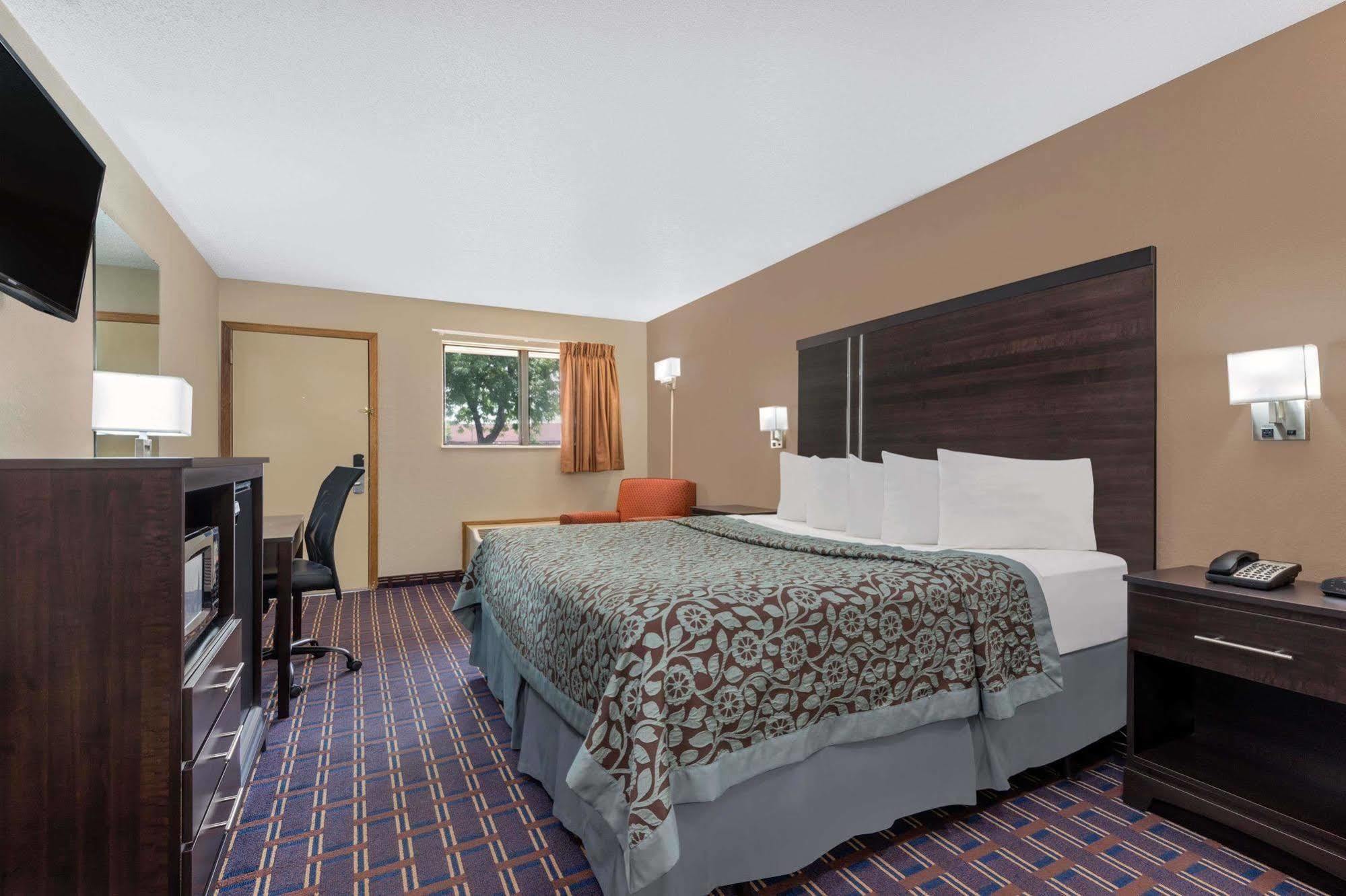 Days Inn By Wyndham Maumee/Toledo Bagian luar foto