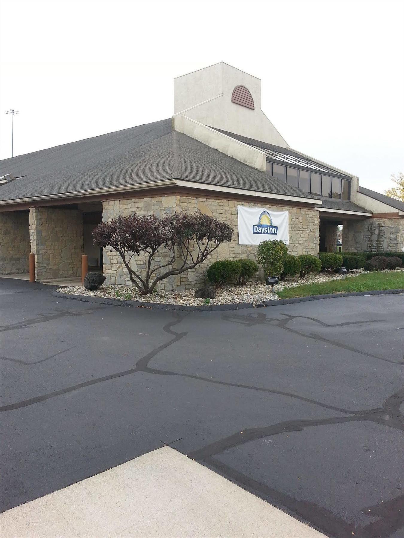Days Inn By Wyndham Maumee/Toledo Bagian luar foto