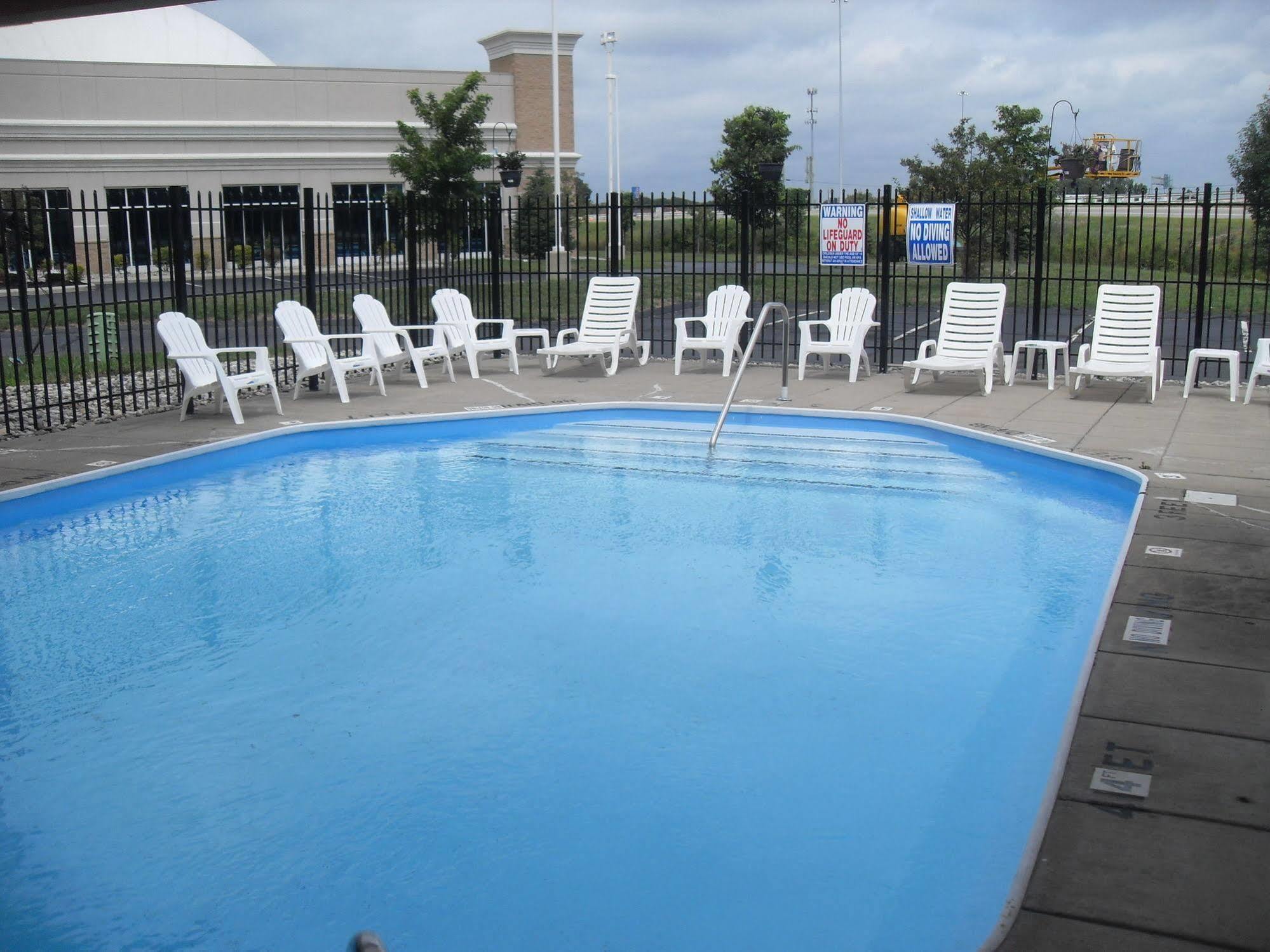 Days Inn By Wyndham Maumee/Toledo Bagian luar foto