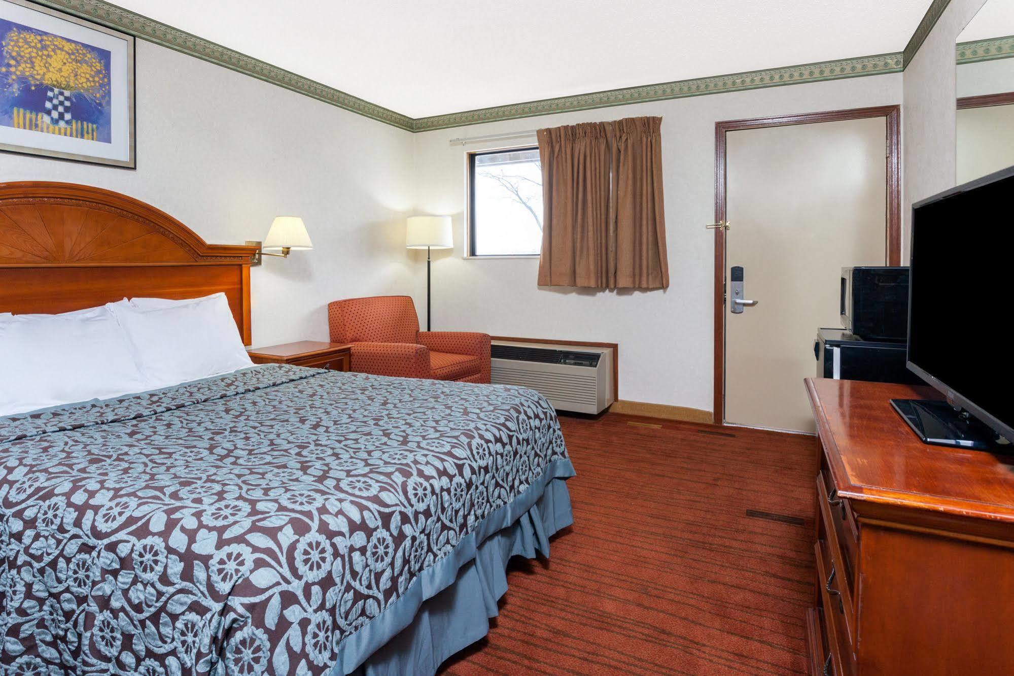 Days Inn By Wyndham Maumee/Toledo Bagian luar foto