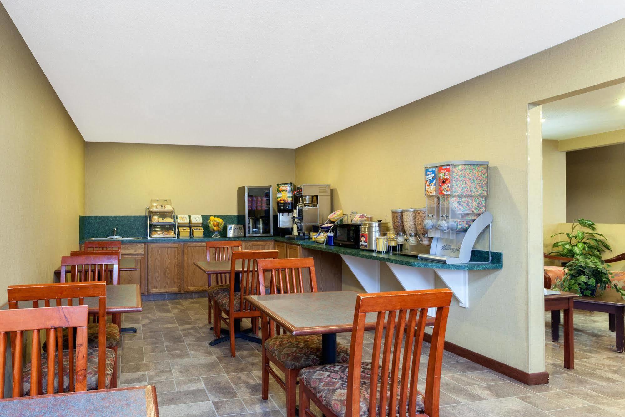 Days Inn By Wyndham Maumee/Toledo Bagian luar foto