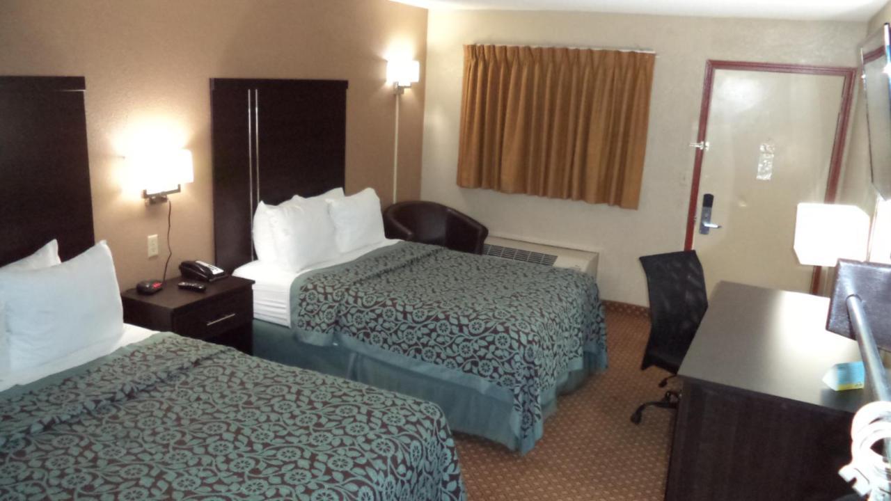 Days Inn By Wyndham Maumee/Toledo Bagian luar foto