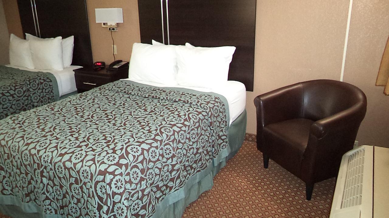 Days Inn By Wyndham Maumee/Toledo Bagian luar foto