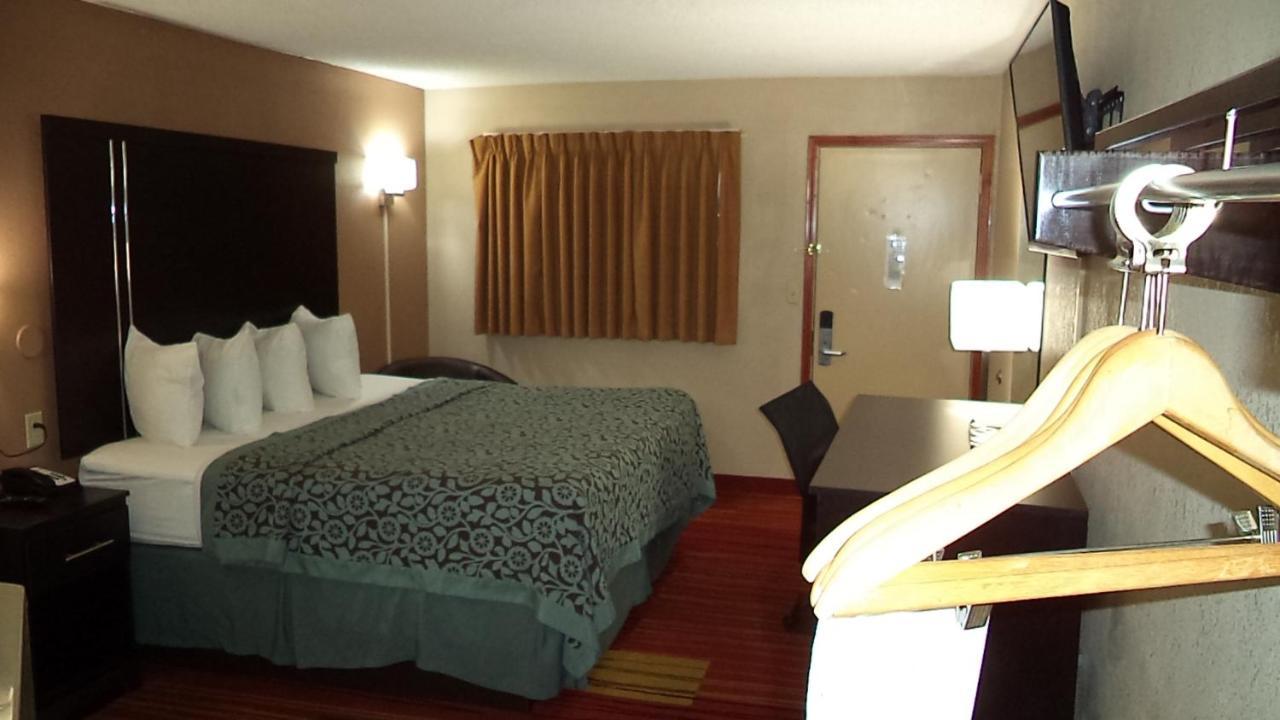 Days Inn By Wyndham Maumee/Toledo Bagian luar foto